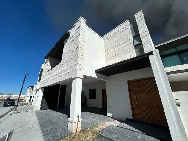 Casa en venta en La Escondida, Saltillo — foto 3 de 26