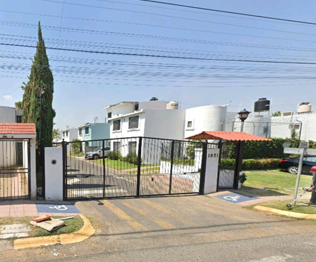 Casa en venta en Los Olivos de Tlaquepaque, San Pedro Tlaquepaque — foto 1 de 12