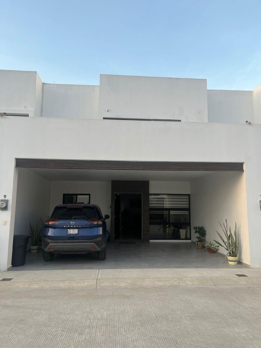 Casa en renta en Kedros, Centro — foto 1 de 8