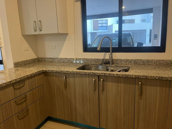 Casa en renta en Kedros, Centro — foto 3 de 8