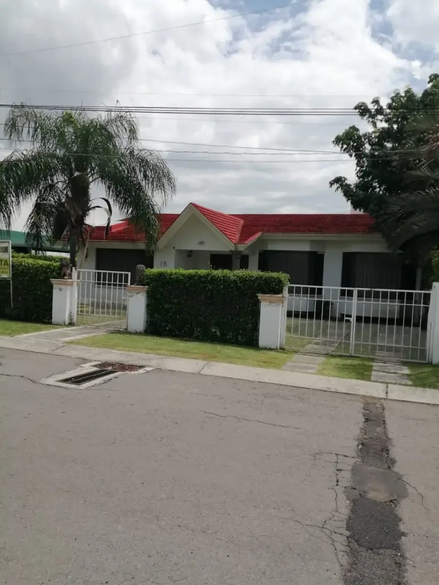 Casa en renta en Lomas de Cocoyoc, Atlatlahucan — foto 1 de 25