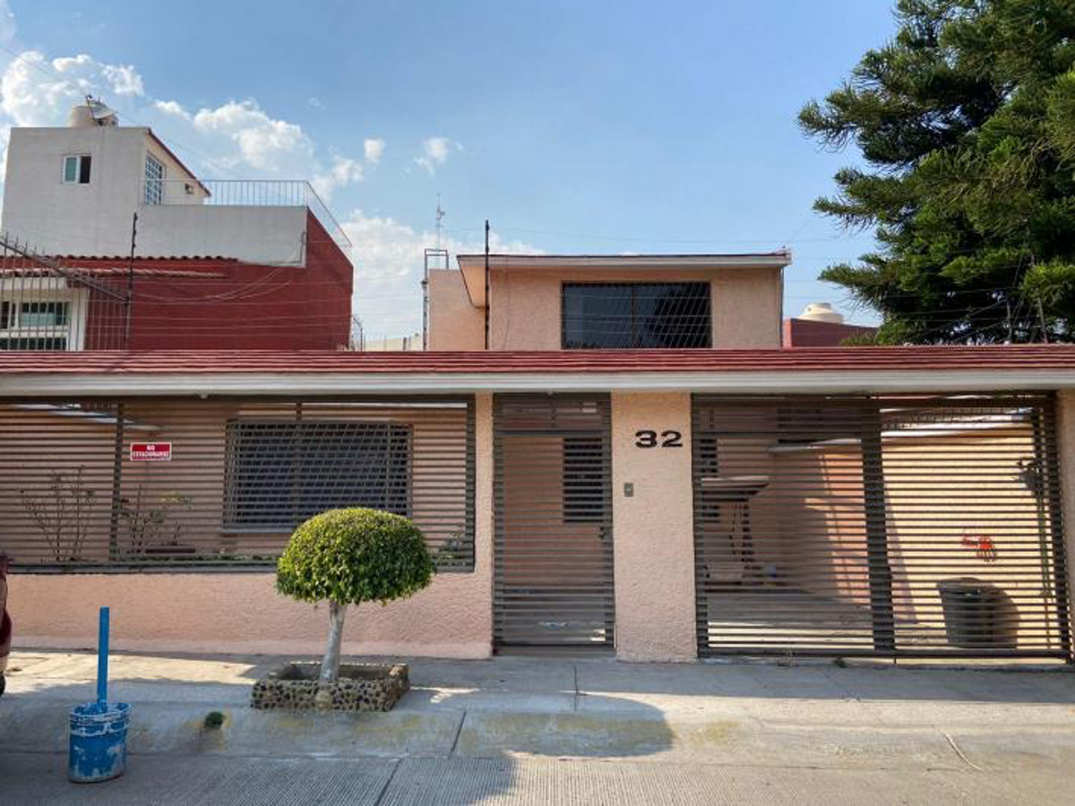 Casa en venta en Jardines de Satelite, Naucalpan de Juárez — foto 1 de 33
