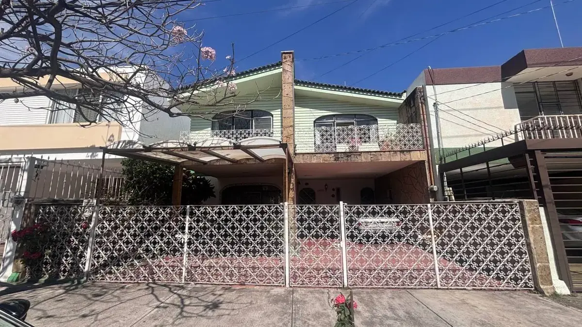 Casa en venta en Lomas de Guevara, Guadalajara — foto 1 de 39
