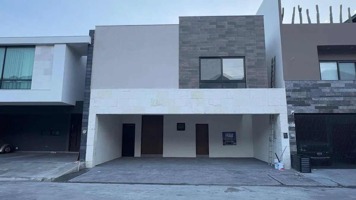 Casa en venta en Los Cristales, Monterrey — foto 1 de 17