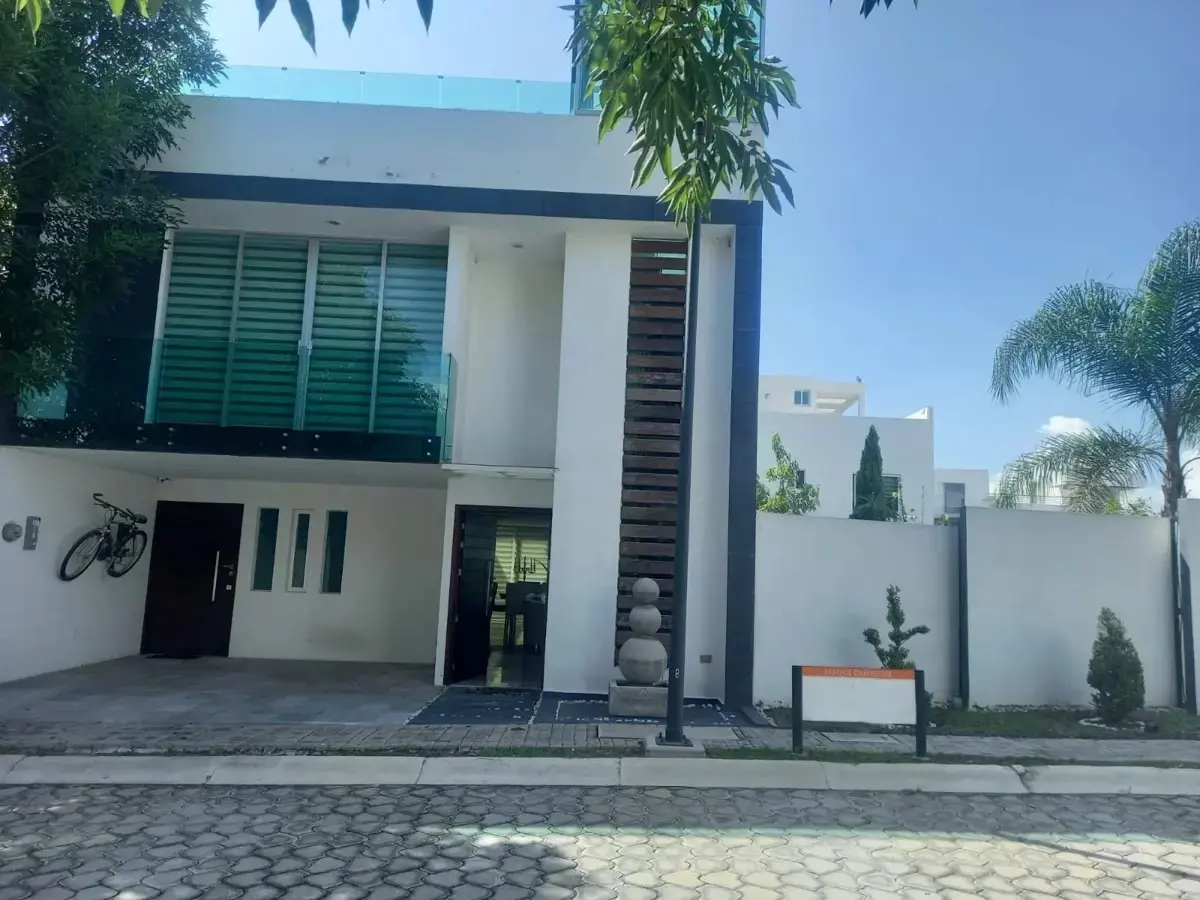 Casa en renta en Lomas de Angelópolis, San Andrés Cholula — foto 1 de 38
