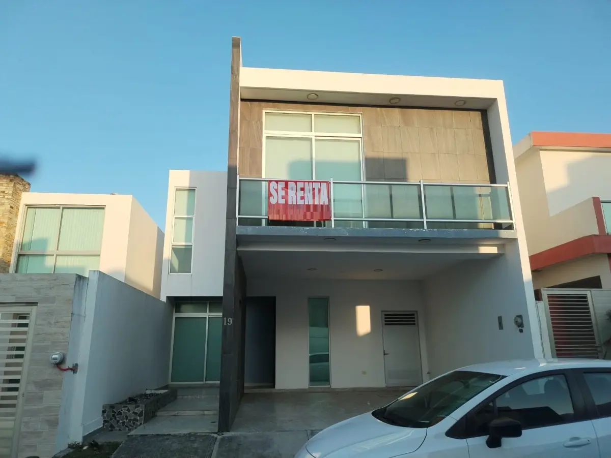 Casa en renta en Lomas de la Rioja, Alvarado — foto 1 de 21