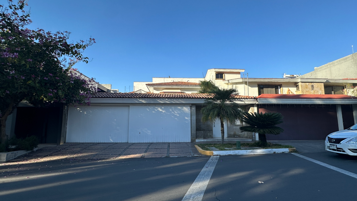 Casa en venta en Colinas de San Javier, Zapopan — foto 1 de 81