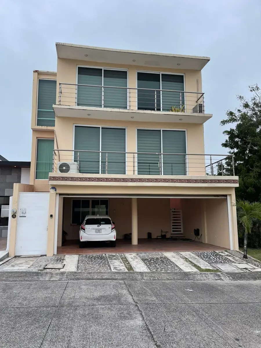 Casa en renta en Las Lomas Residencial, Alvarado — foto 1 de 15