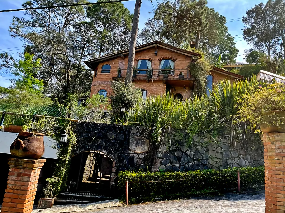 Casa en venta en Avandaro, Valle de Bravo — foto 1 de 23