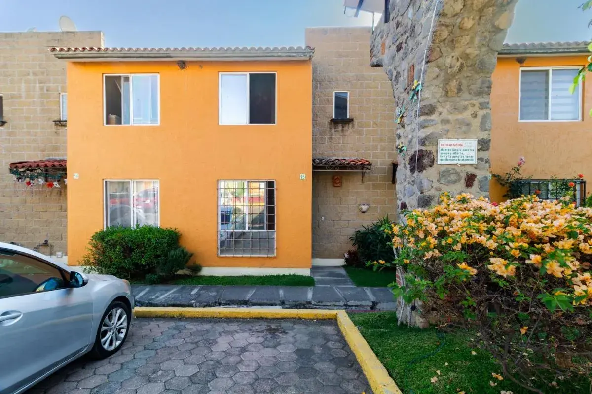 Casa en venta en Lomas de Ahuatlán, Cuernavaca — foto 1 de 18
