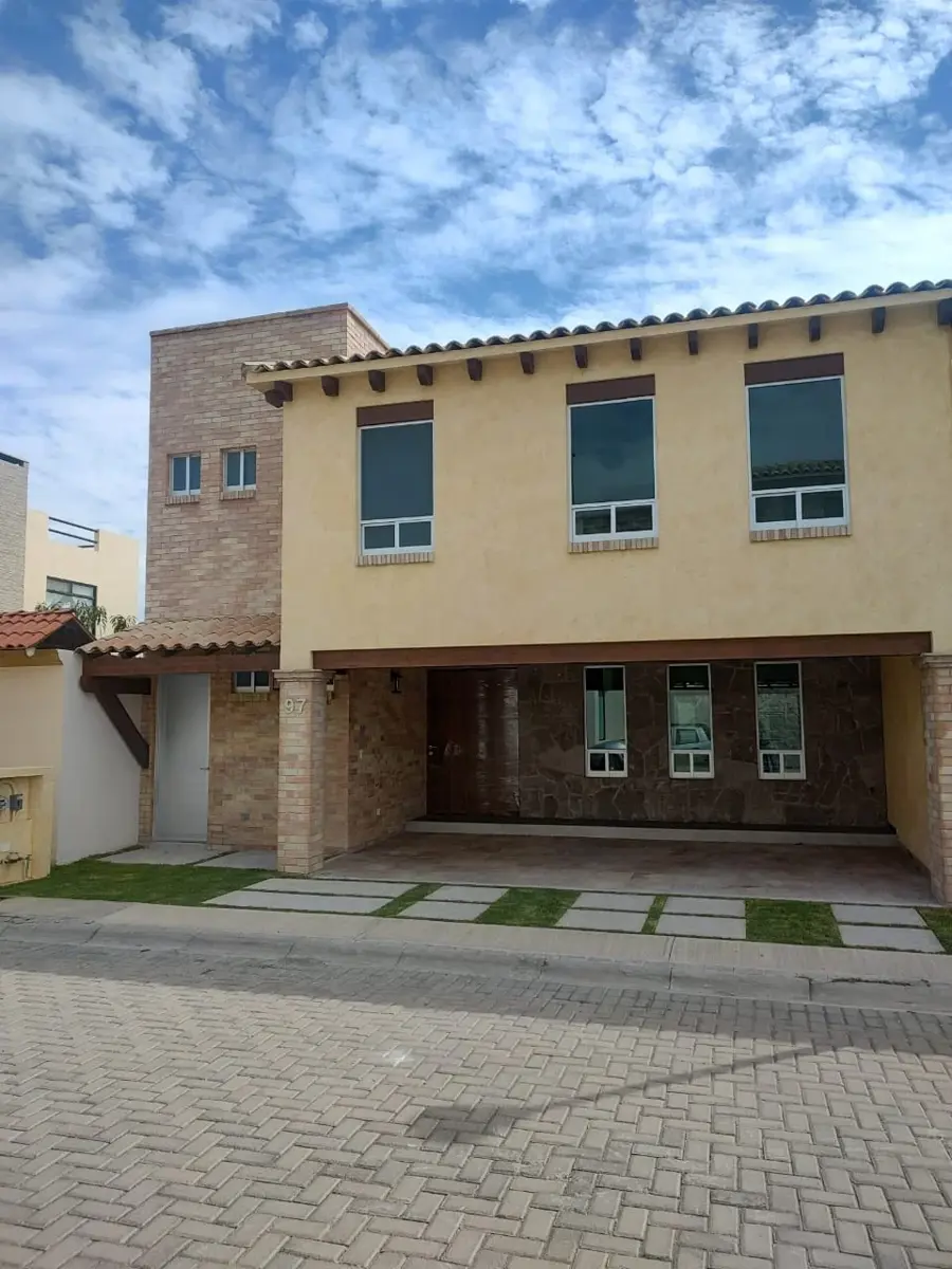 Casa en venta en Arboledas de Zerezotla, San Pedro Cholula — foto 1 de 27