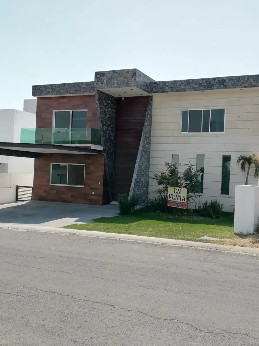Casa en venta en Lomas de Cocoyoc, Atlatlahucan — foto 1 de 27