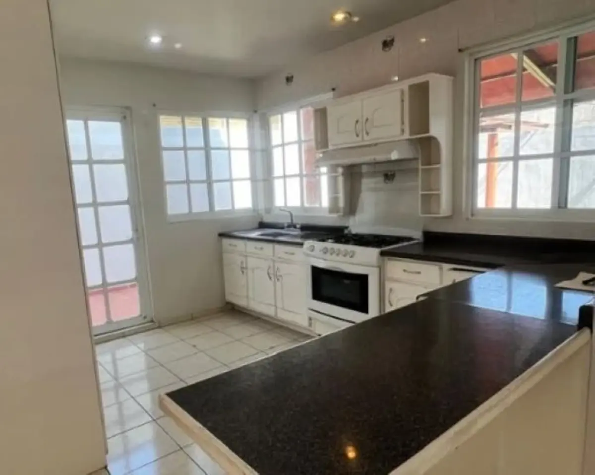 Casa en venta en Jardines de La Patria, Zapopan — foto 1 de 12