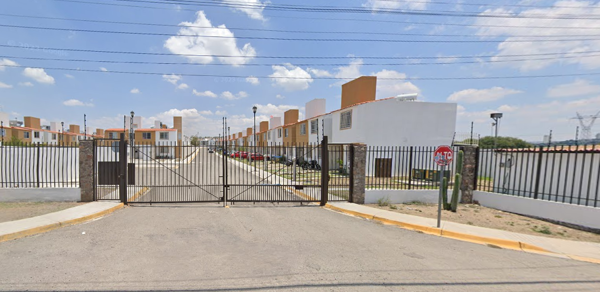 Casa en Eduardo Loarca Castillo, Querétaro, Querétaro