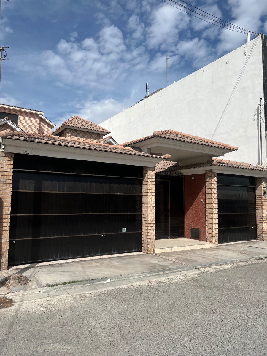 Casa en venta en Arboledas Residencial, Saltillo — foto 1 de 32