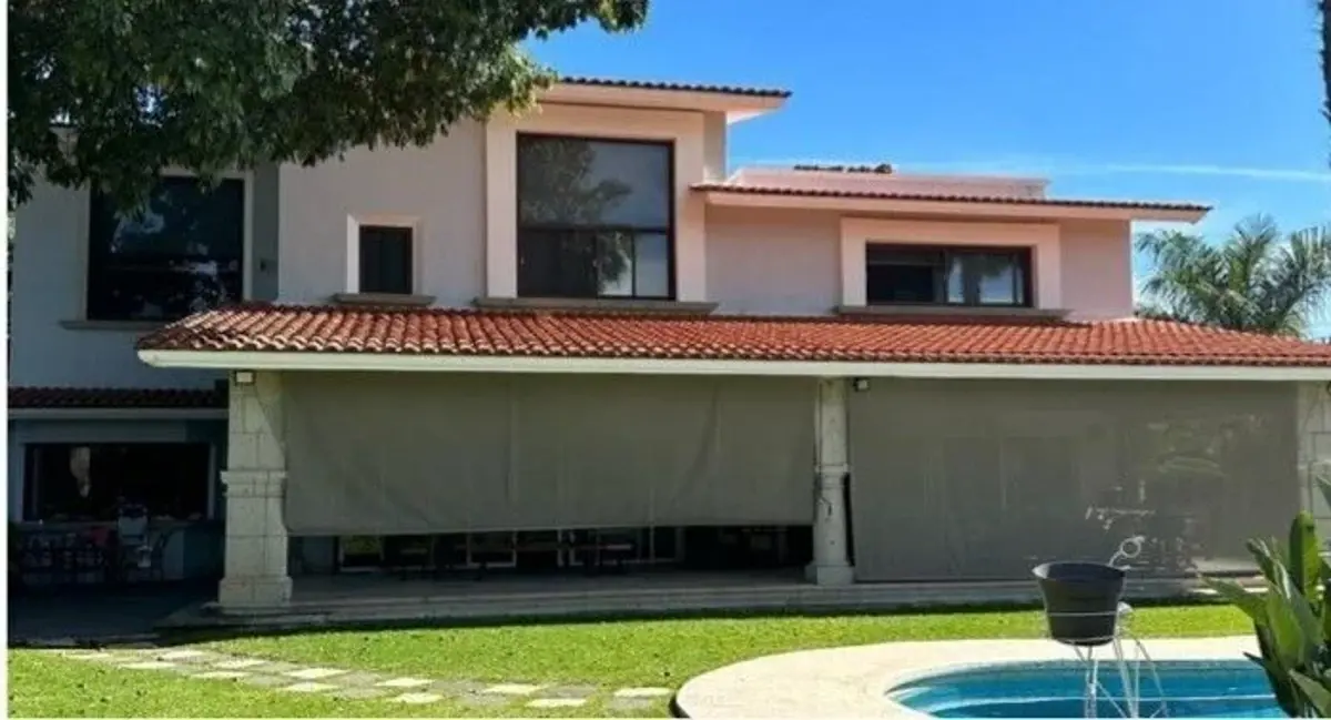 Casa en venta en Club de golf Tabachines, Cuernavaca — foto 1 de 2