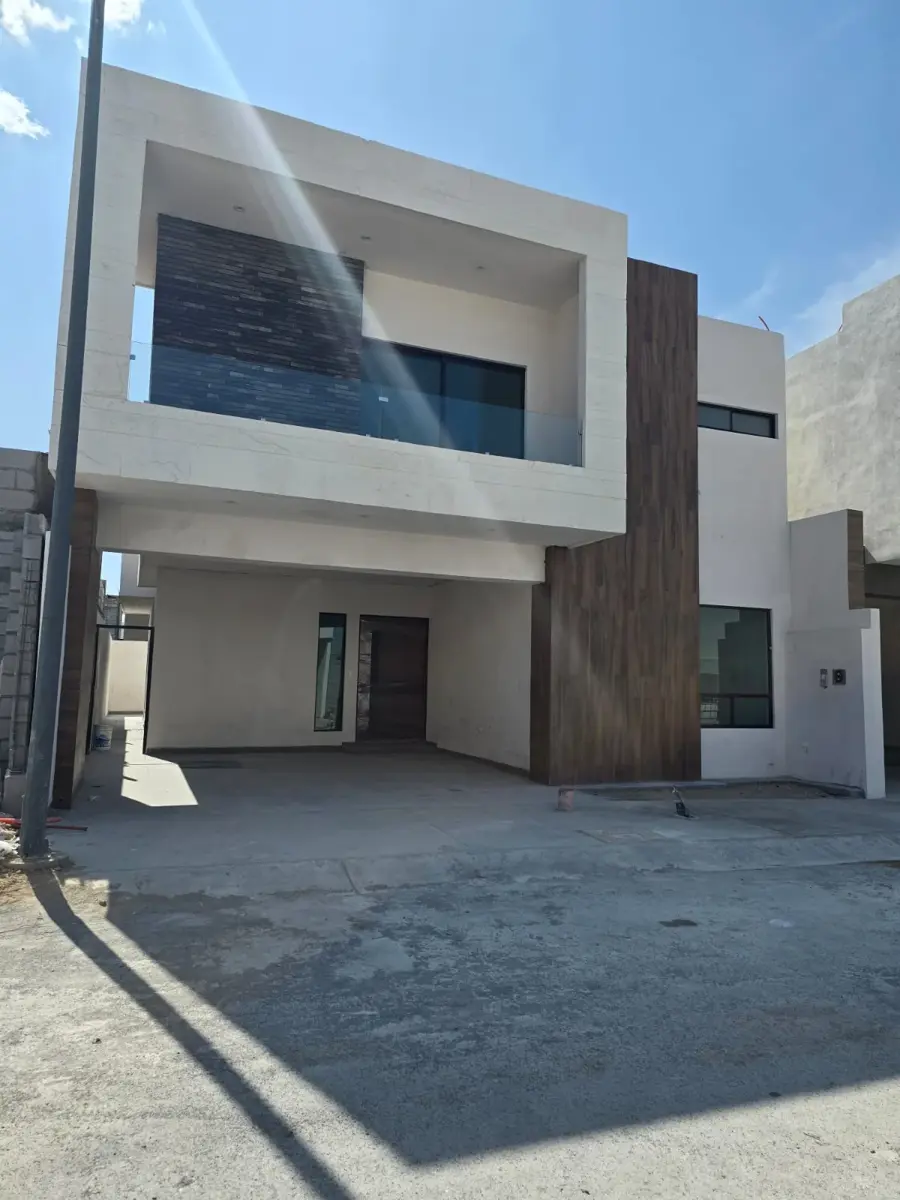 Casa en venta en Villa Fontana, Saltillo — foto 1 de 10