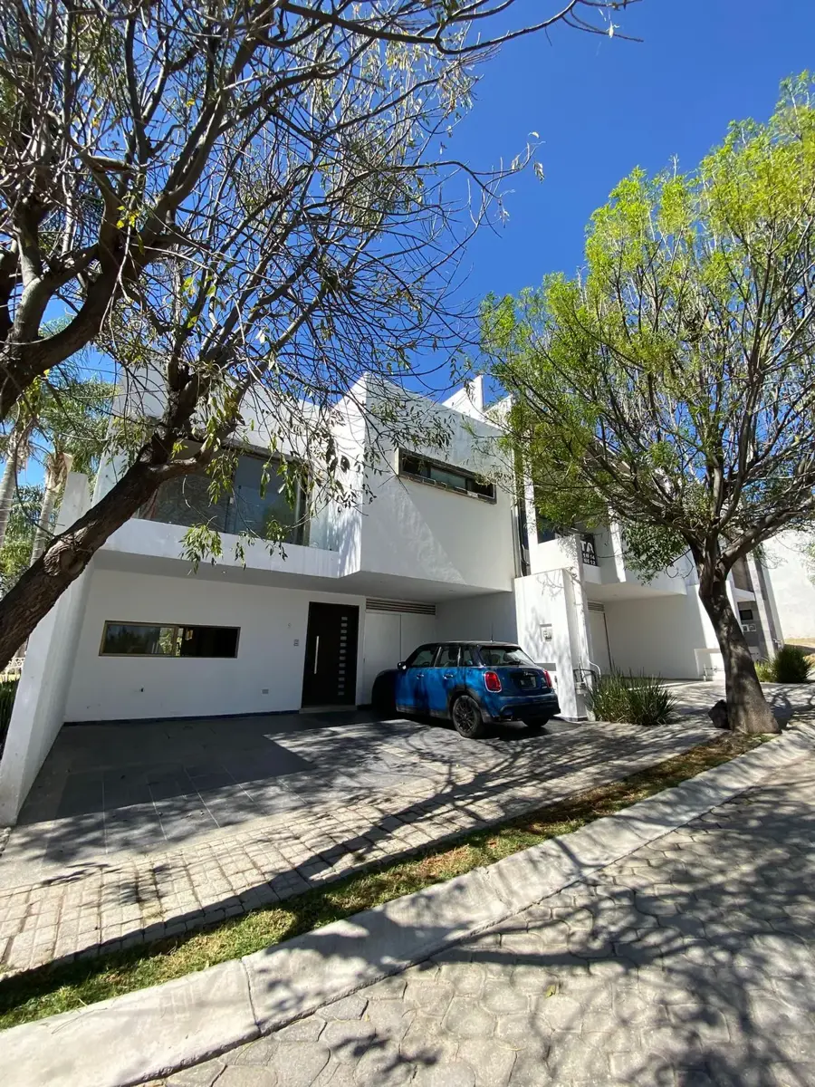 Casa en venta en Lomas de Angelópolis, San Andrés Cholula — foto 1 de 13