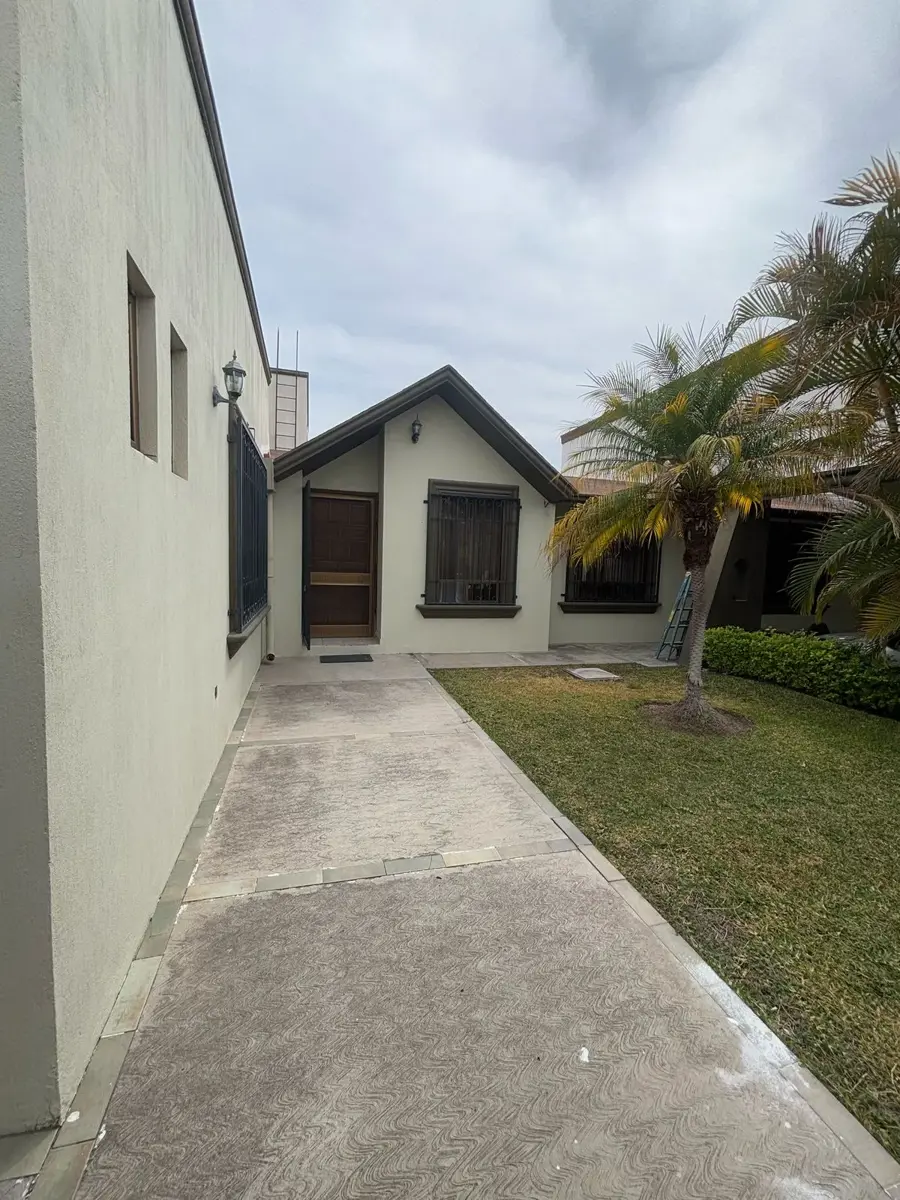 Casa en venta en Villas de Irapuato, Irapuato — foto 1 de 37