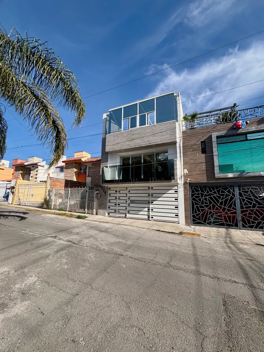 Casa en venta en Rinconada Los Arcos 2, Puebla — foto 1 de 27