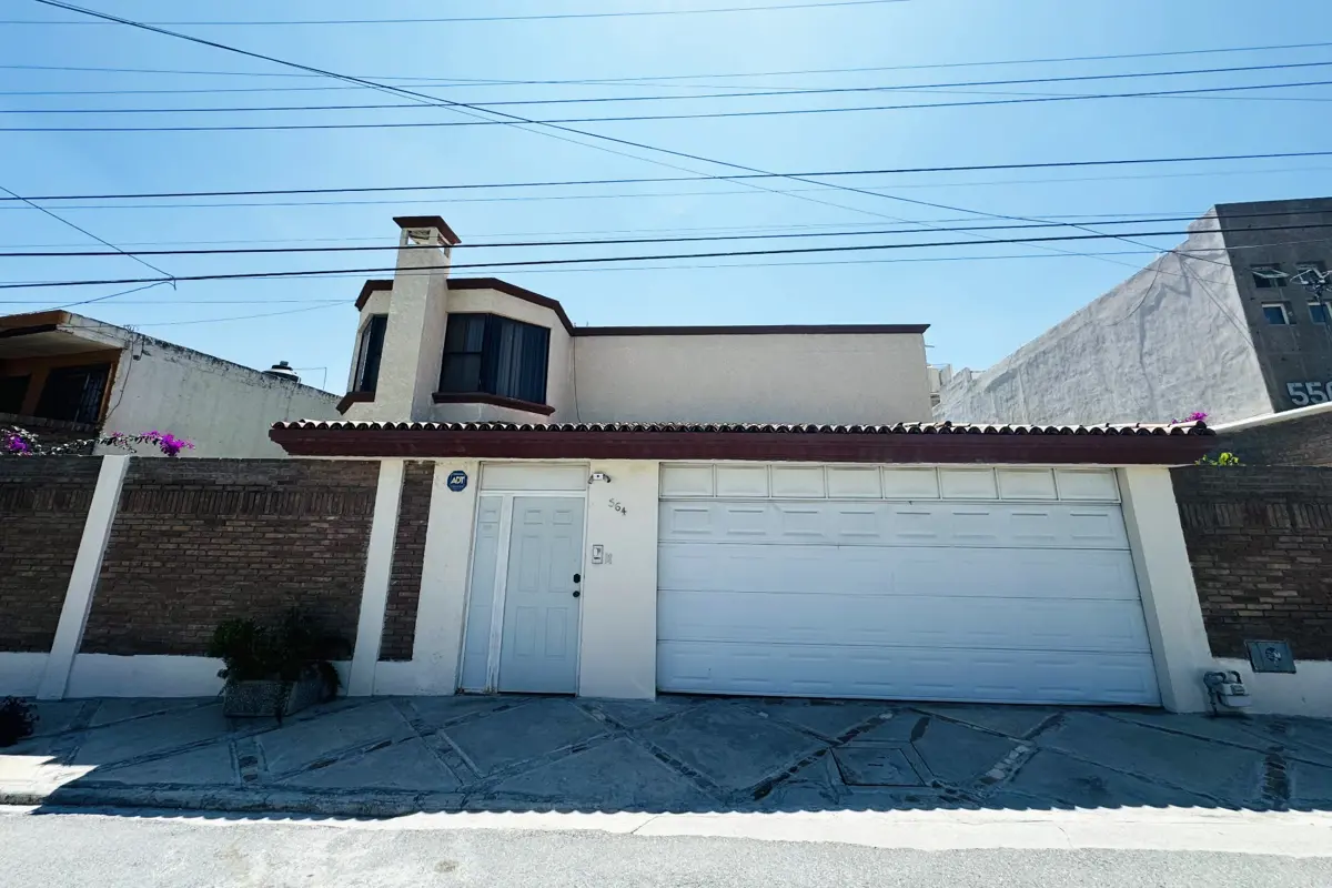 Casa en renta en Alpes, Saltillo — foto 1 de 28