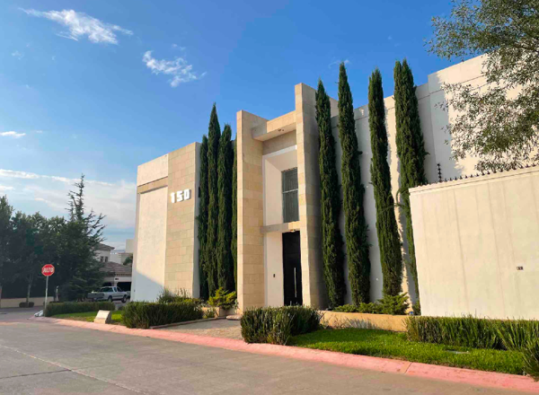 Casa en venta en Jardines de Versalles, Saltillo — foto 2 de 16