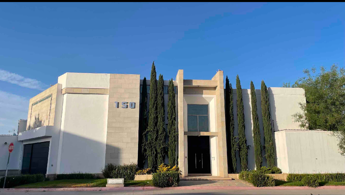 Casa en venta en Jardines de Versalles, Saltillo — foto 1 de 16