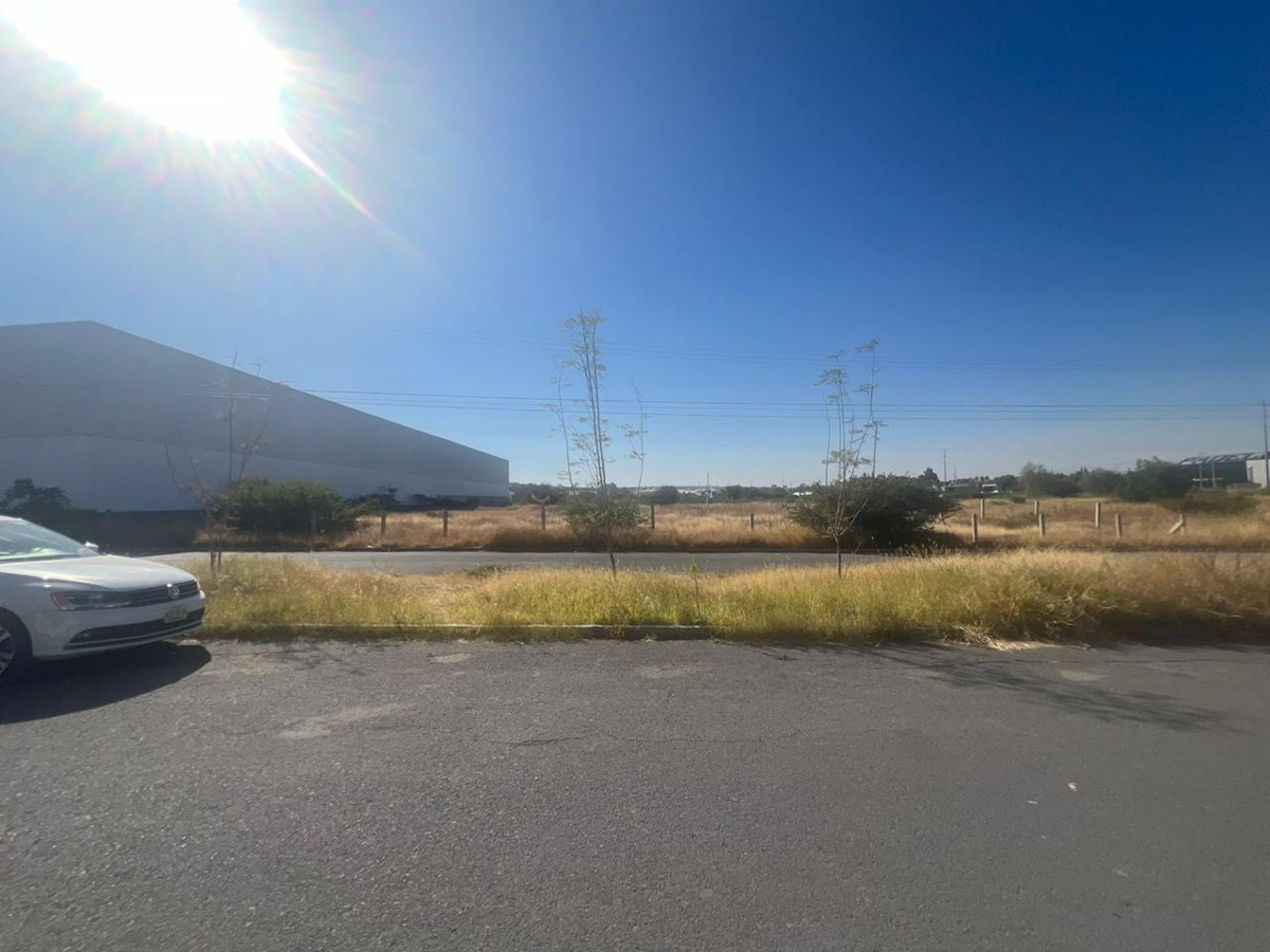 Terreno en renta en Villas del Roble, Corregidora — foto 1 de 3