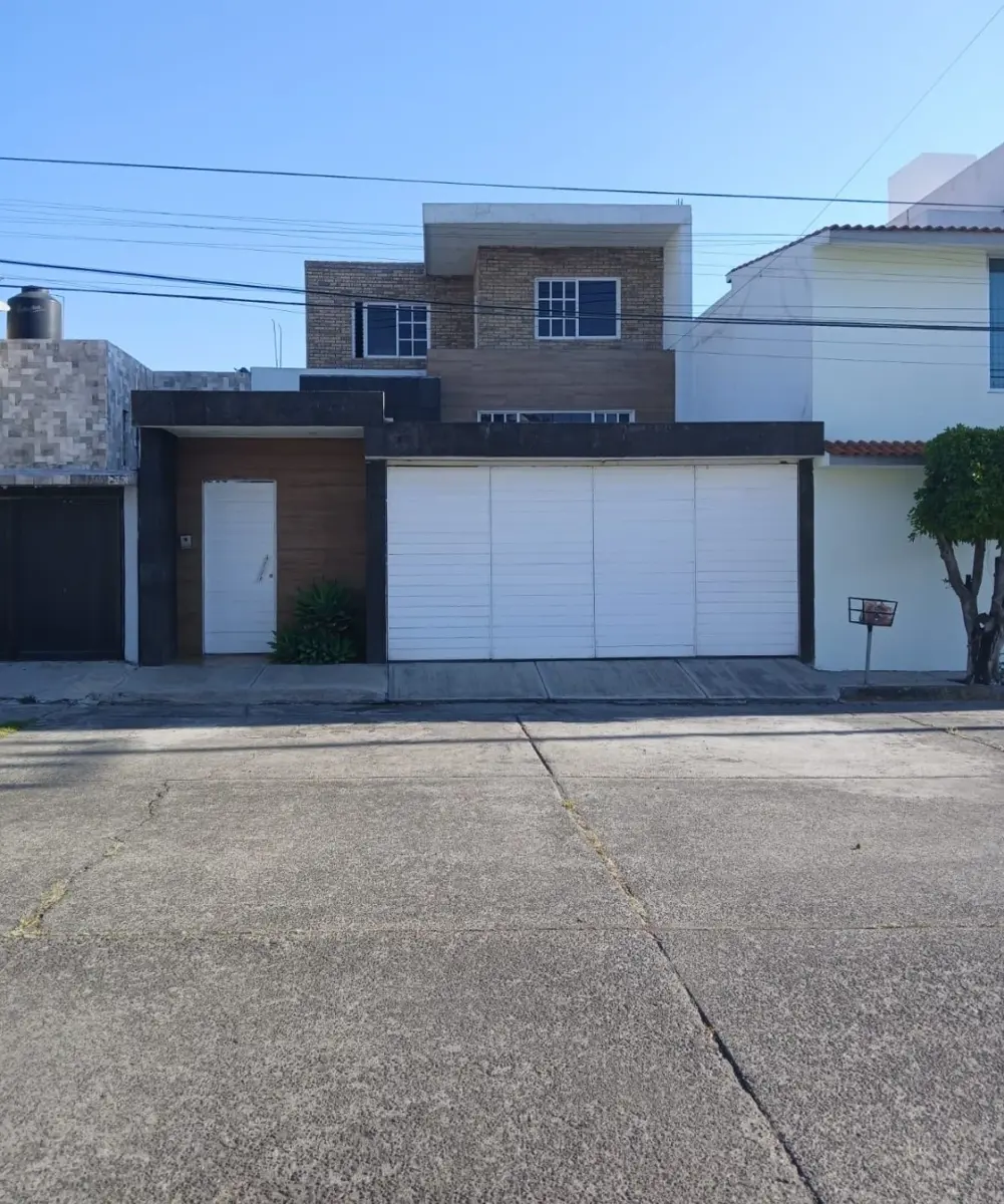 Casa en venta en Ciudad Satelite, Naucalpan de Juárez — foto 1 de 19