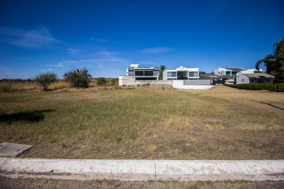 Terreno en venta en Cajititlan, Tlajomulco de Zúñiga — foto 1 de 16