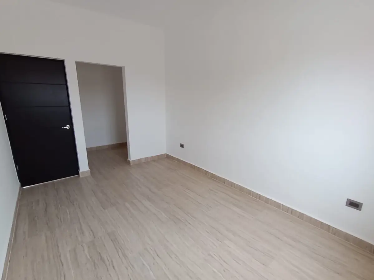 Casa con recámara en planta baja por Prolongación Juarez
