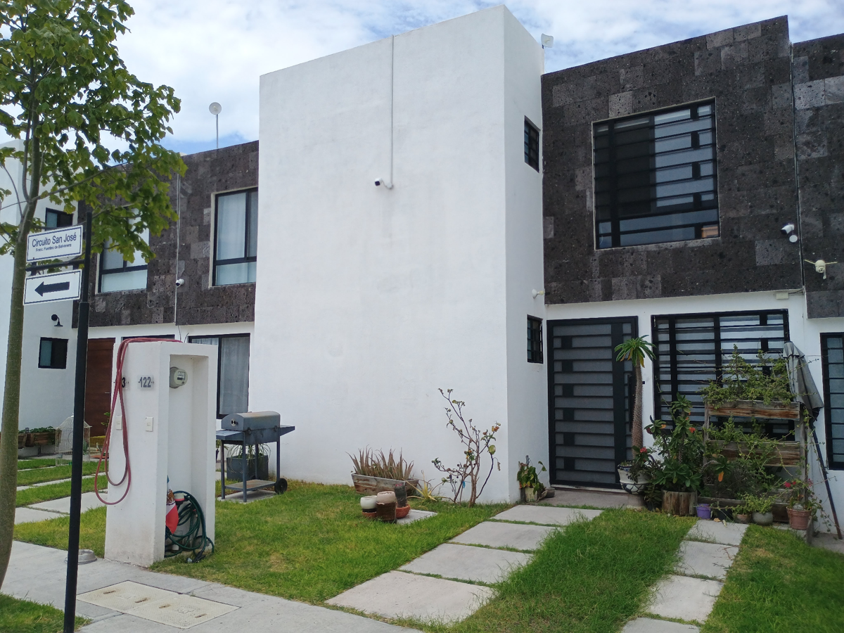 Casa en renta en Fuentes de Balvanera, Apaseo El Grande — foto 1 de 14