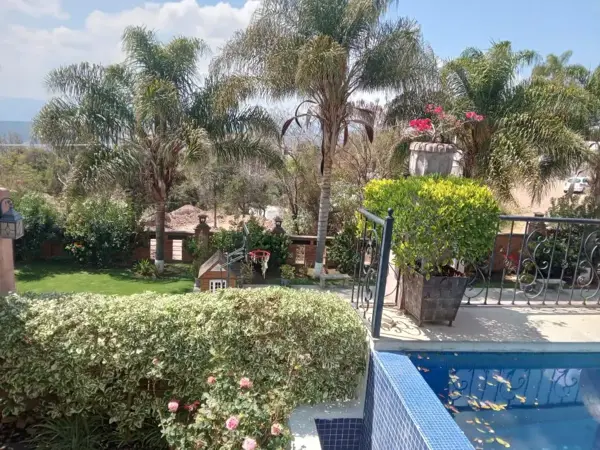 ESPECTACULAR RESIDENCIA CON INCREIBLE VISTA EN EXCLUSIVO FRACC EN IXTAPAN DE LA SAL