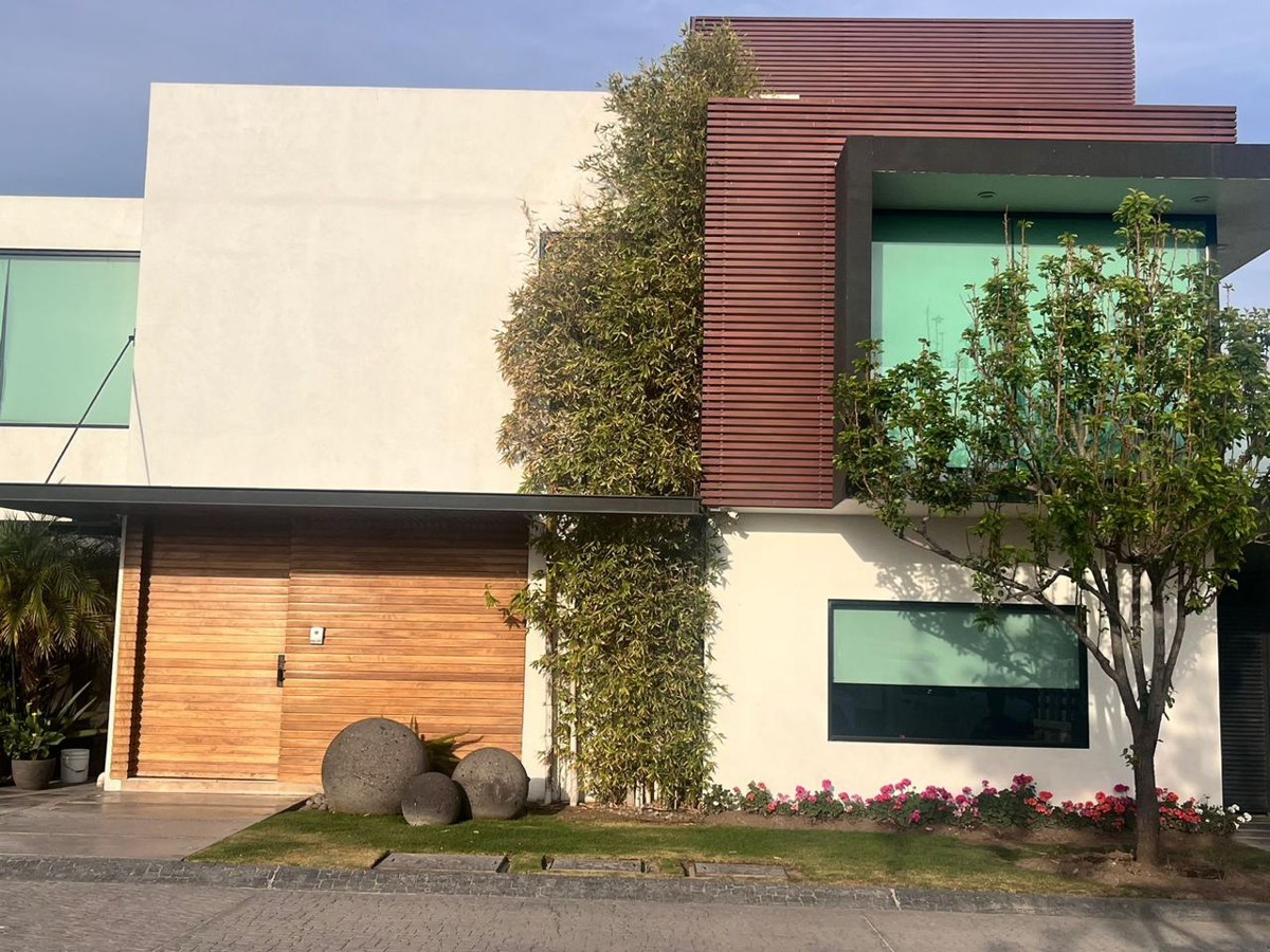 Casa en venta en El Saucillo, Mineral de la Reforma — foto 1 de 16
