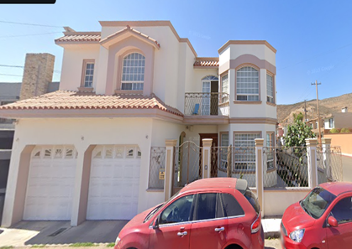 Casa en venta en Valle Dorado Sección Lagos, Ensenada — foto 1 de 13