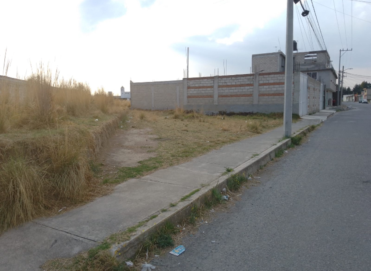 Terreno en venta en San Miguel Totocuitlapilco, Metepec — foto 1 de 3