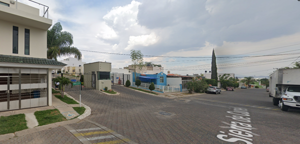 Casa en venta en Lomas de Curiel, San Pedro Tlaquepaque — foto 3 de 12
