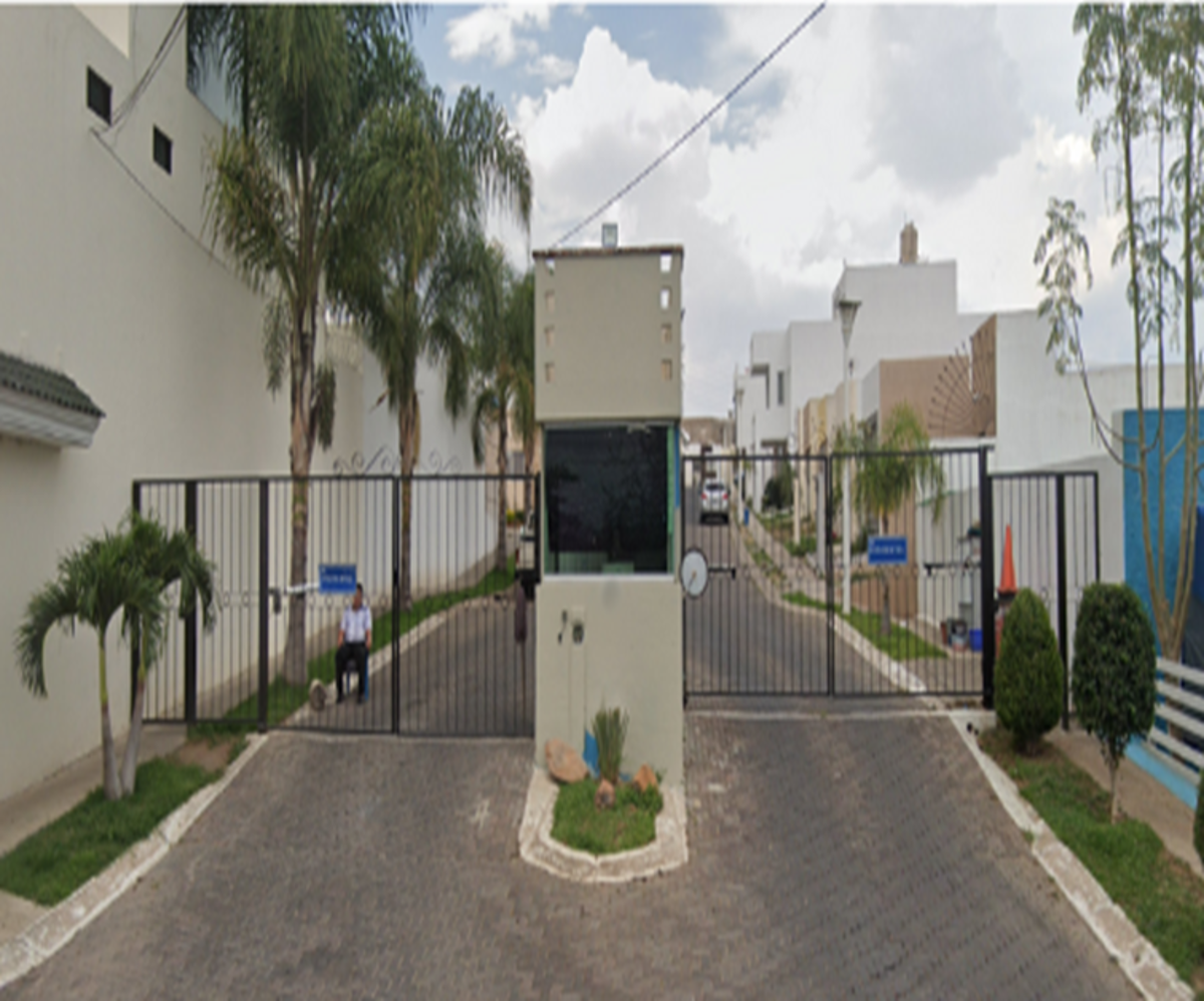 Casa en venta en Lomas de Curiel, San Pedro Tlaquepaque — foto 1 de 12