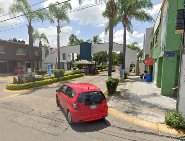 Casa en venta en Viveros del Valle, Zapopan — foto 2 de 12