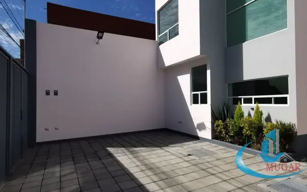 Casa en Venta, Granjas Puebla, Puebla: Moderna y Espaciosa en Comunidad Cerrada