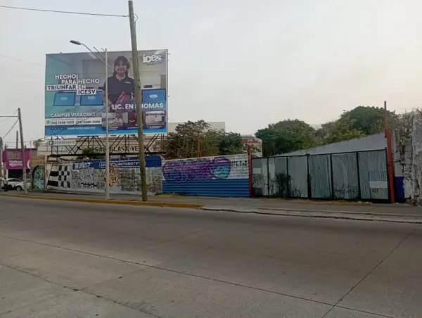 Terreno en Venta en la Avenida Principal Salvador Díaz Mirón en Veracruz, Ver