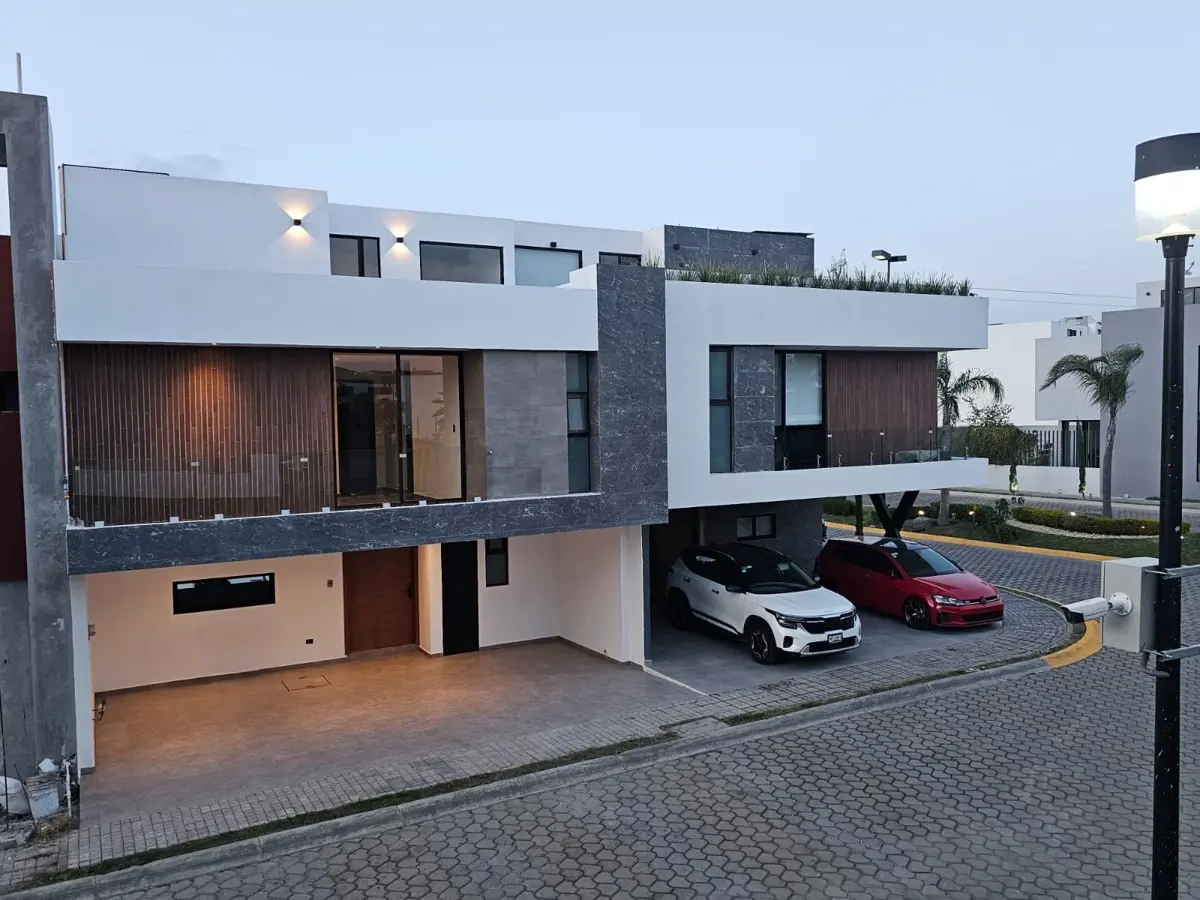 Casa en venta en Lomas de Angelópolis, San Andrés Cholula — foto 1 de 13