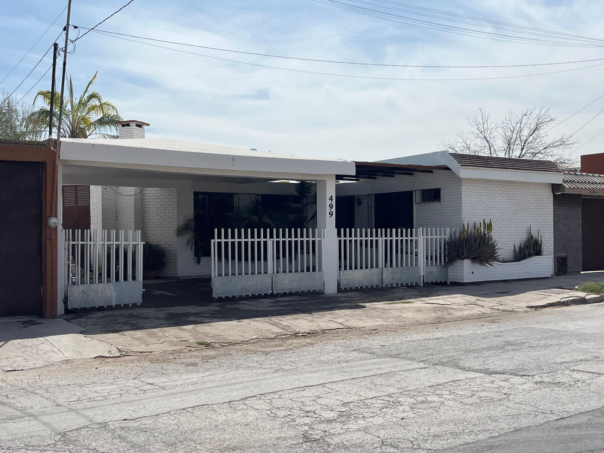 Casa en Renta en Torreón Jardín, Torreón: Espacios Amplios en Zona Residencial