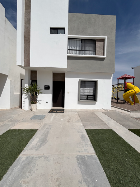 Casa en venta con juegos infantiles y equipada