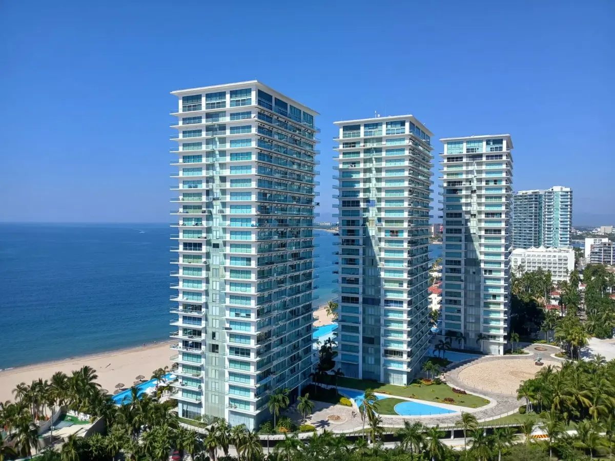 Departamento en renta en Zona Hotelera Norte, Puerto Vallarta — foto 1 de 25