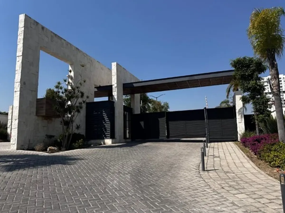 Terreno en venta en Lomas de Angelópolis, San Andrés Cholula — foto 1 de 9