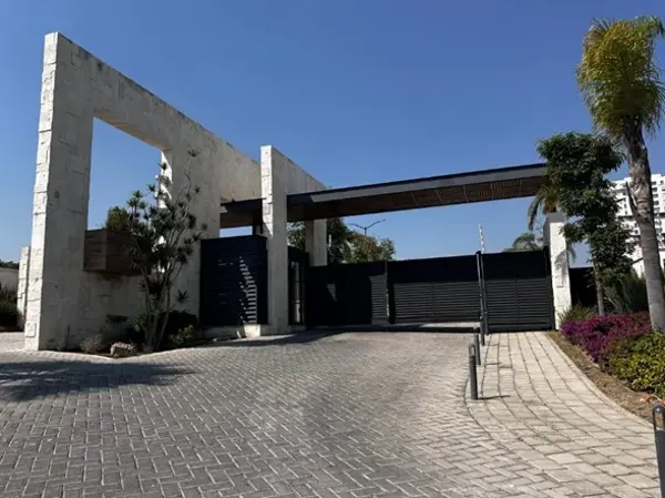 Terreno en venta en Lomas de Angelópolis, San Andrés Cholula — foto 3 de 9