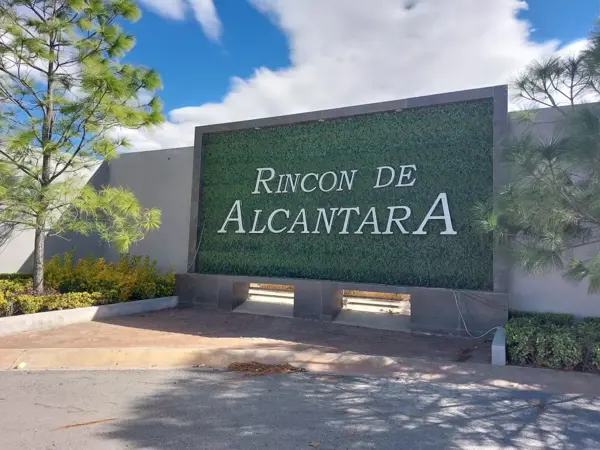 Terreno en venta en Rincón de Alcántara, Saltillo, con acceso a servicios clave