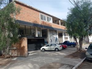 Vendo Plaza Comercial en obra blanca
