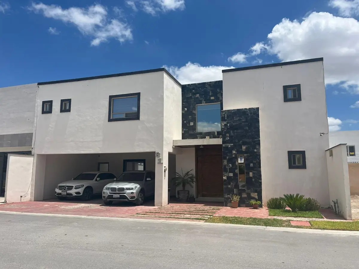 Casa con habitación y baño completo en planta baja en VENTA en Quintas Tamarindos.